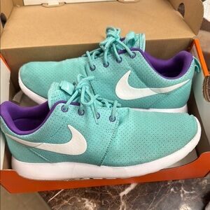 Women’s Nike Roshe runs. Turquoise and Purple